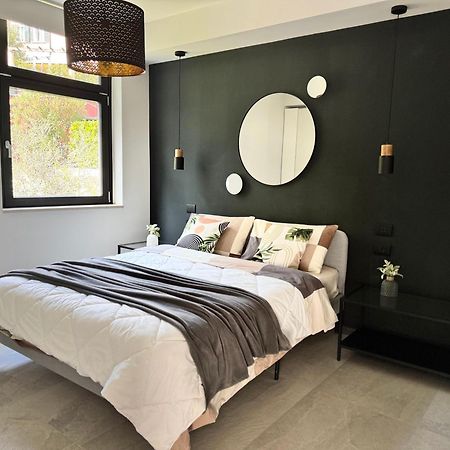 New Apartment In Historical Center Near Lake Riva del Garda Exterior foto