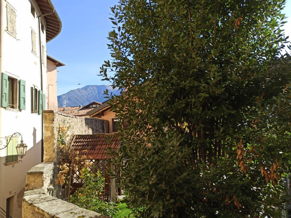 New Apartment In Historical Center Near Lake Riva del Garda Exterior foto