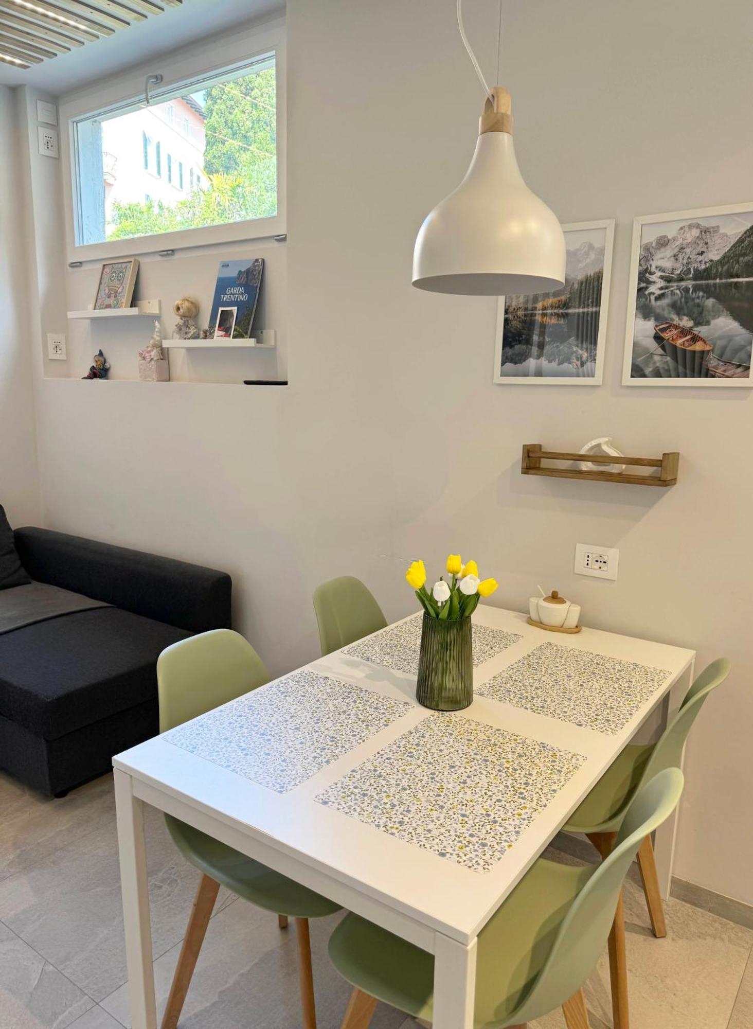 New Apartment In Historical Center Near Lake Riva del Garda Exterior foto