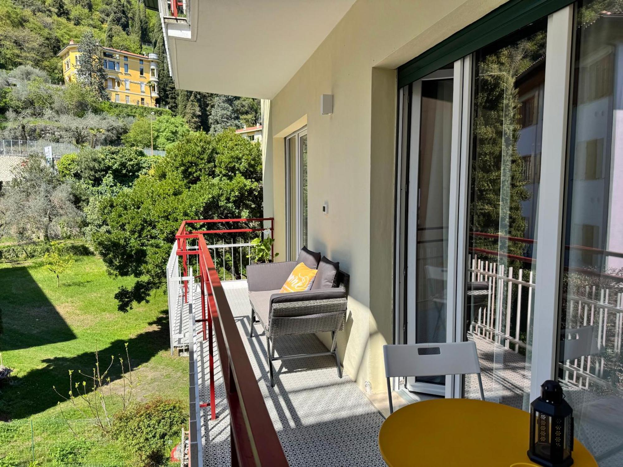 New Apartment In Historical Center Near Lake Riva del Garda Exterior foto