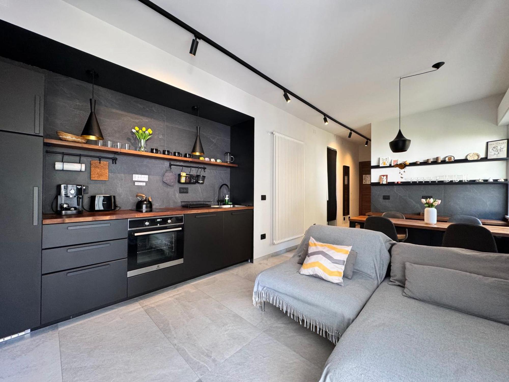 New Apartment In Historical Center Near Lake Riva del Garda Exterior foto