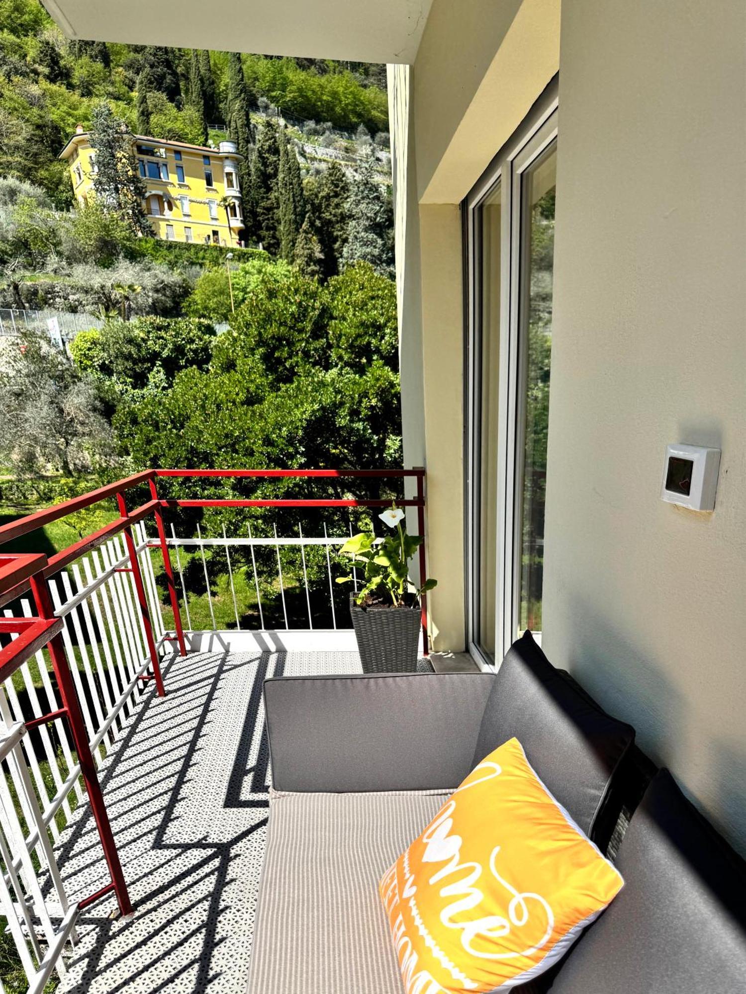 New Apartment In Historical Center Near Lake Riva del Garda Exterior foto