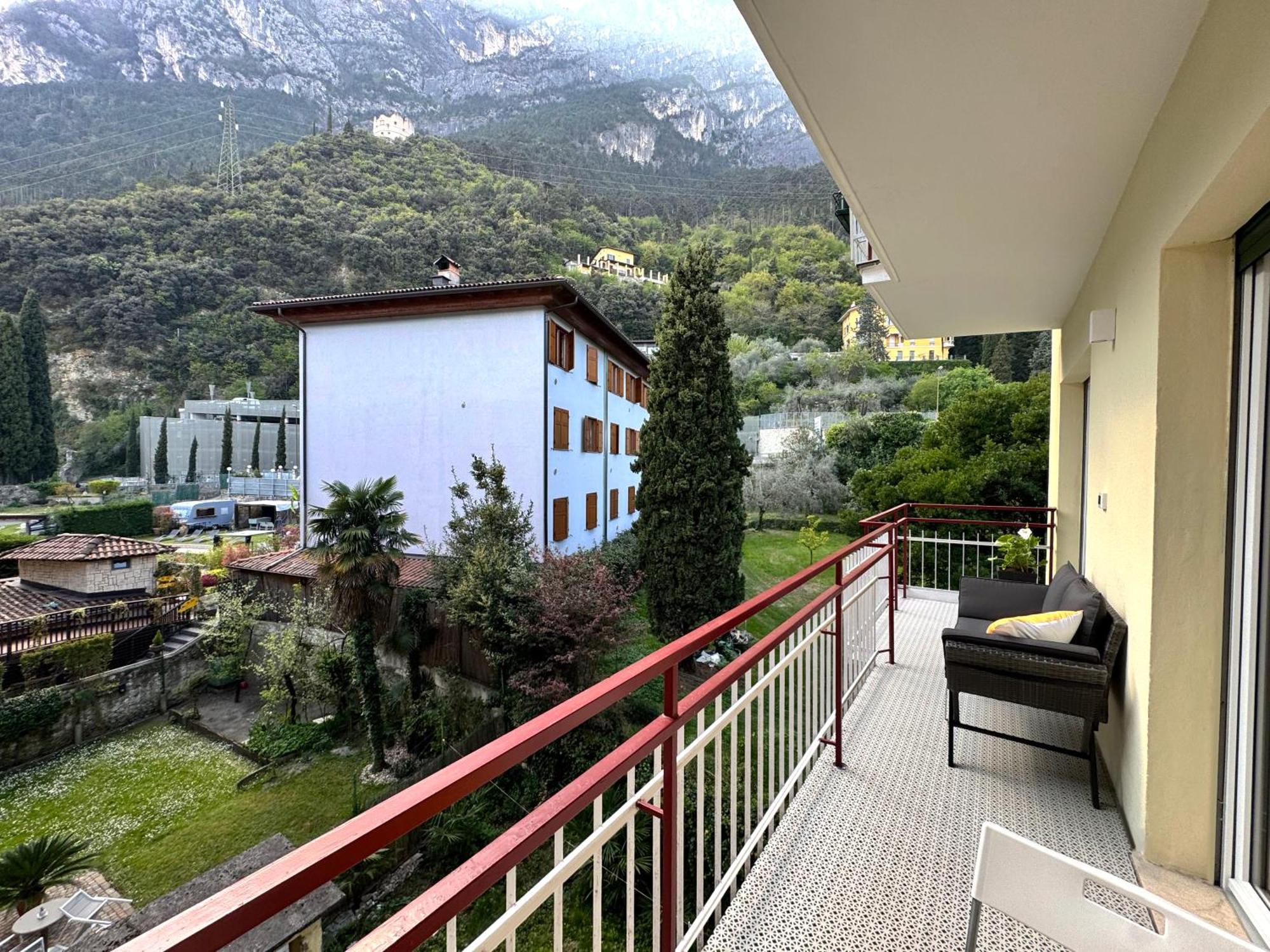 New Apartment In Historical Center Near Lake Riva del Garda Exterior foto