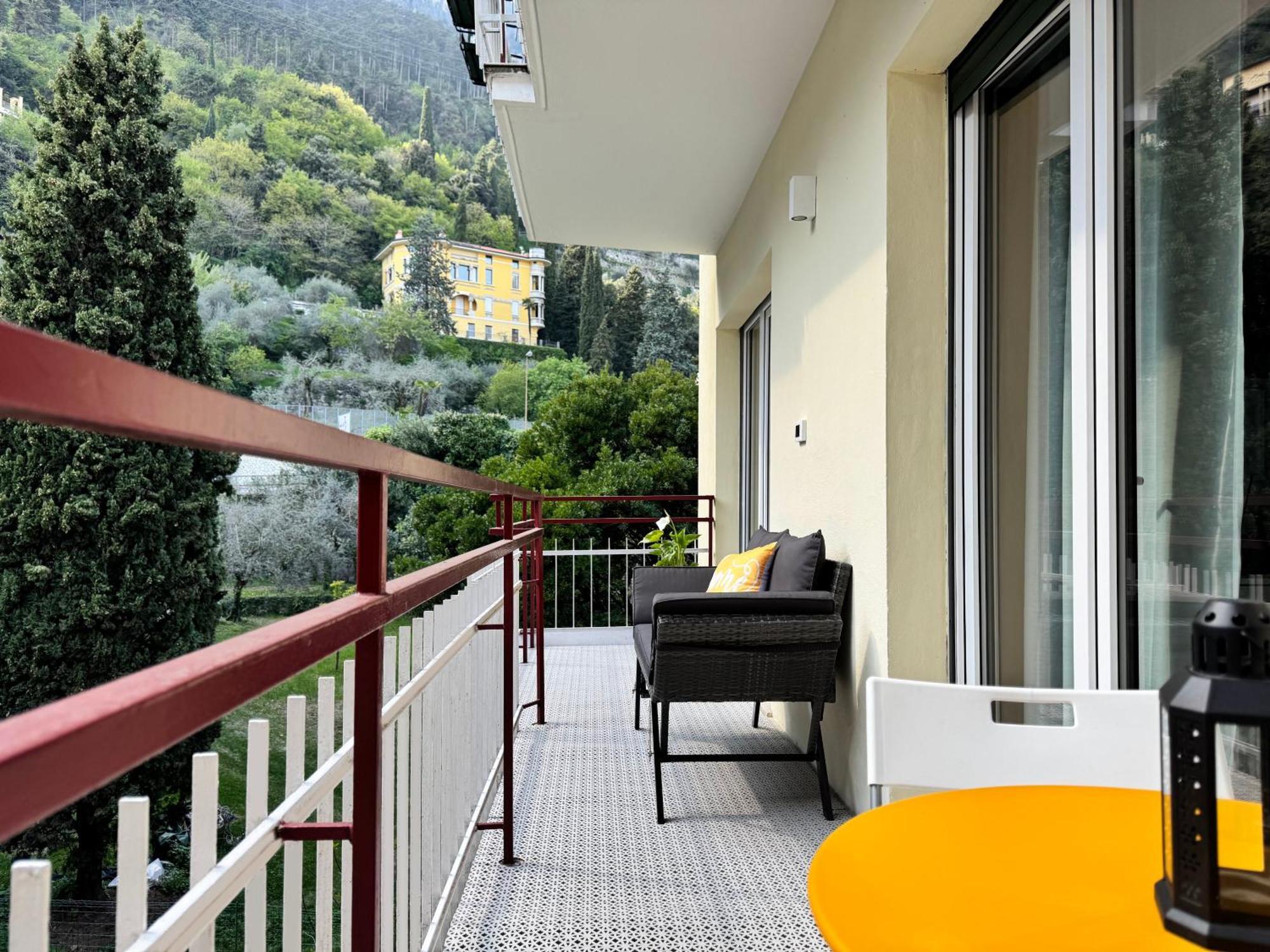 New Apartment In Historical Center Near Lake Riva del Garda Exterior foto