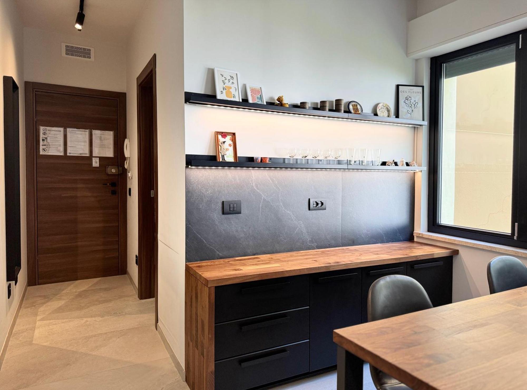 New Apartment In Historical Center Near Lake Riva del Garda Exterior foto